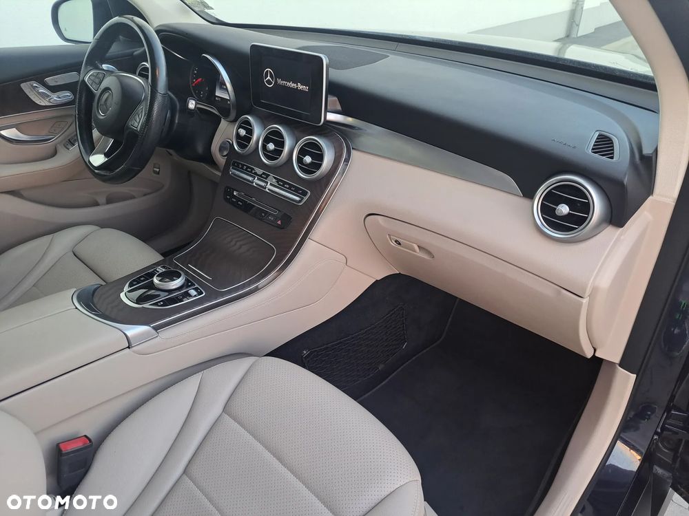 Mercedes-Benz GLC - 12