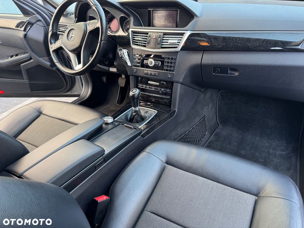 Mercedes-Benz Klasa E 200 CGI BlueEffICIENCY Avantgarde - 38