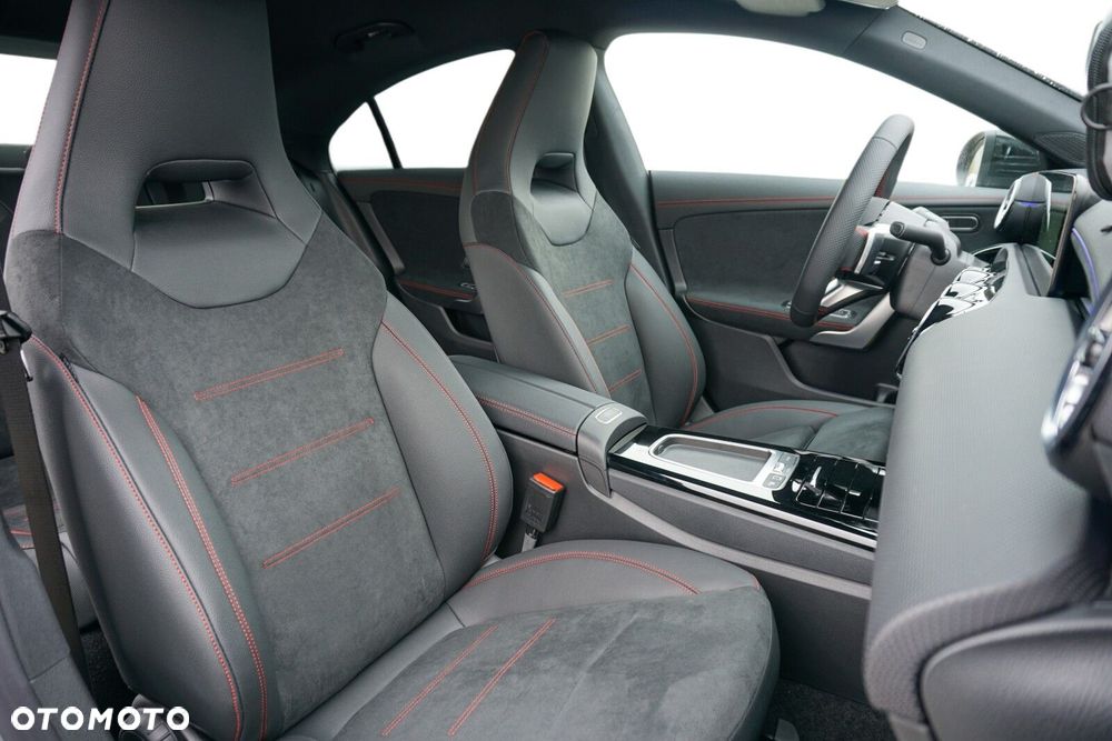 Mercedes-Benz CLA - 8