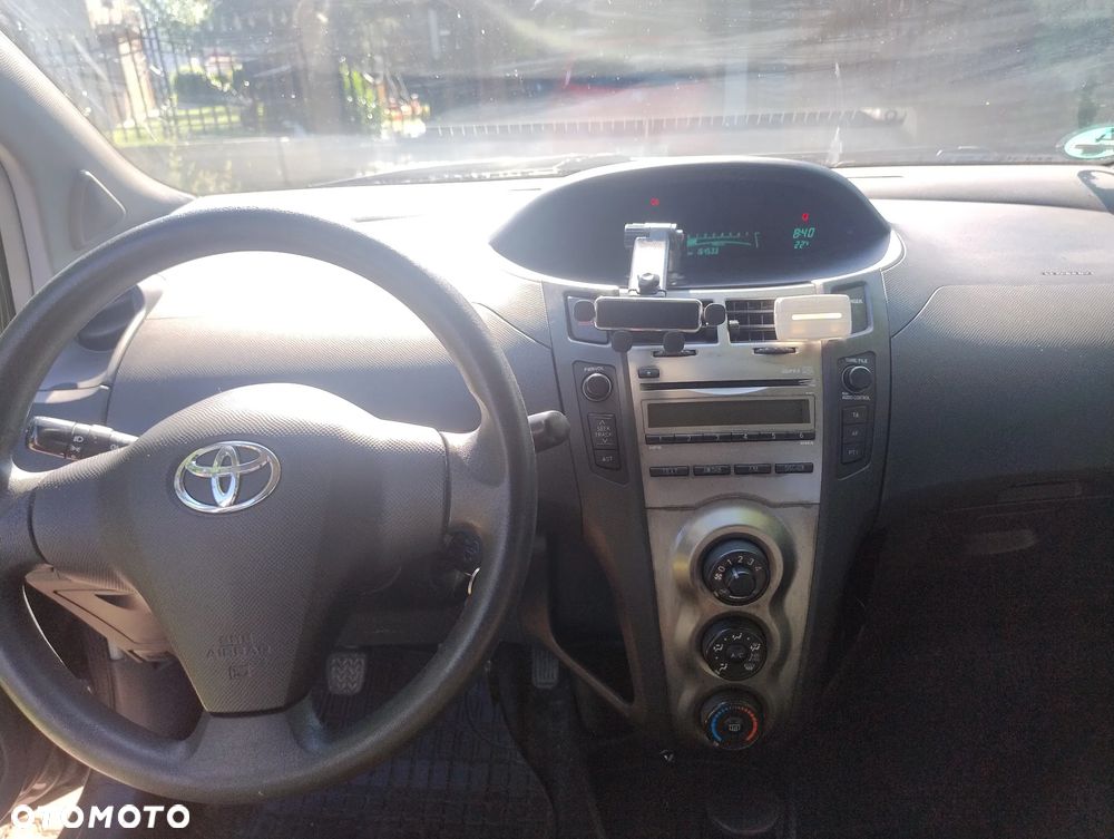 Toyota Yaris 1.0 Luna A/C - 24