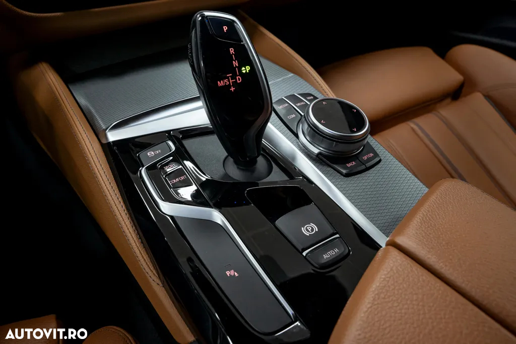 BMW Seria 5 530d xDrive AT - 34