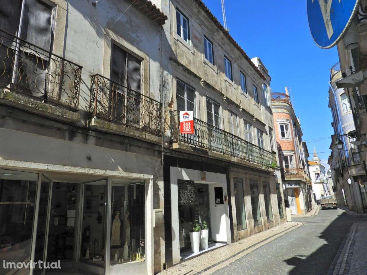 Loja de 2 pisos no Centro Histórico de SantarémLoja no Centro Históric - Grande imagem: 5/23
