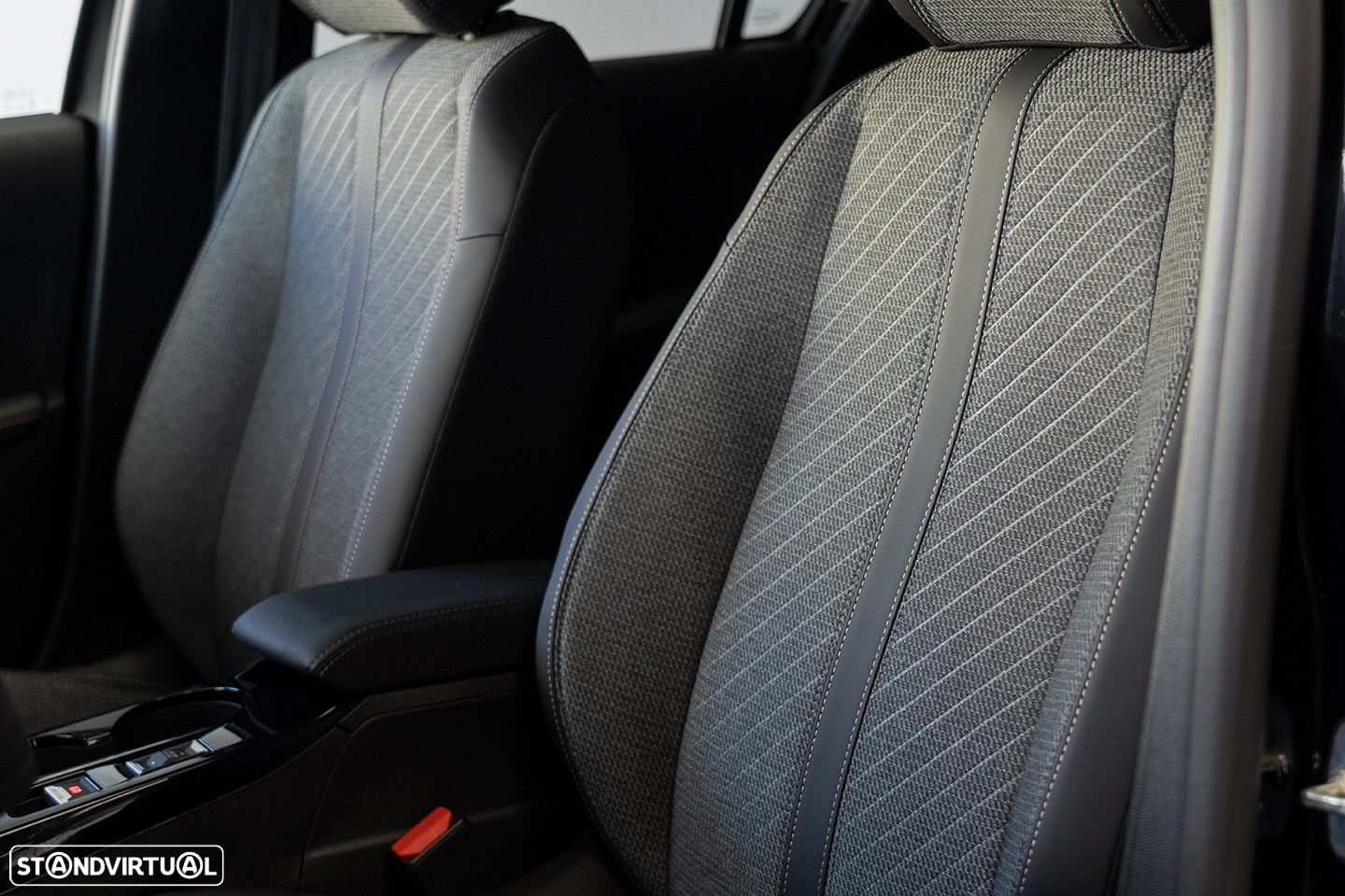 Peugeot 208 1.2 PureTech Allure - 19