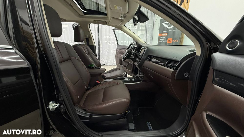 Mitsubishi Outlander 2.0 4WD Plug-In Hybrid - 20