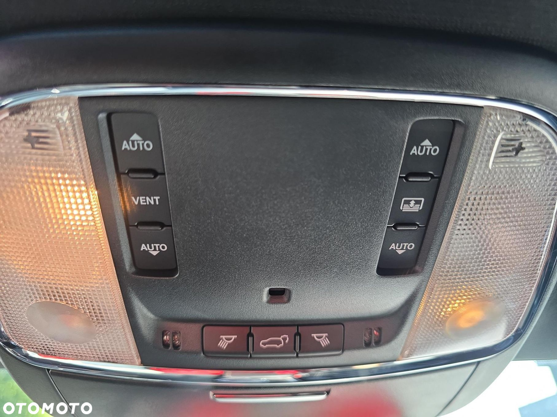 Jeep Grand Cherokee - 25
