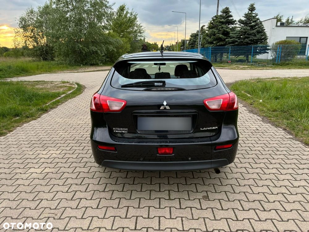Mitsubishi Lancer 1.6 Invite - 3