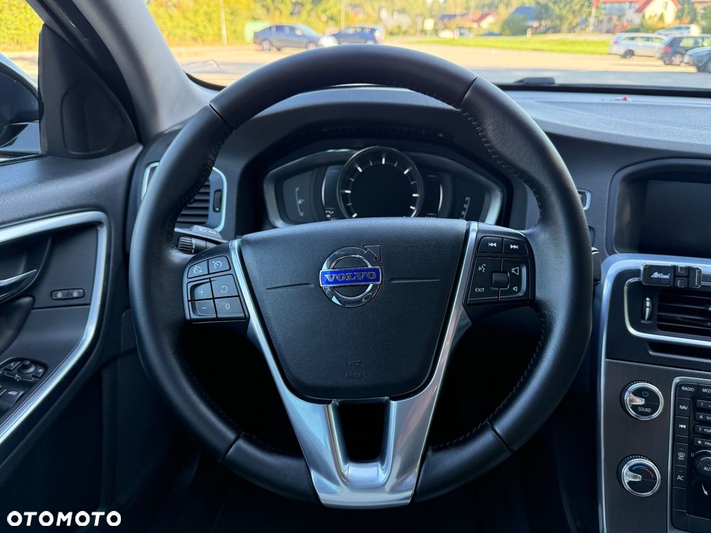 Volvo S60 Cross Country - 13