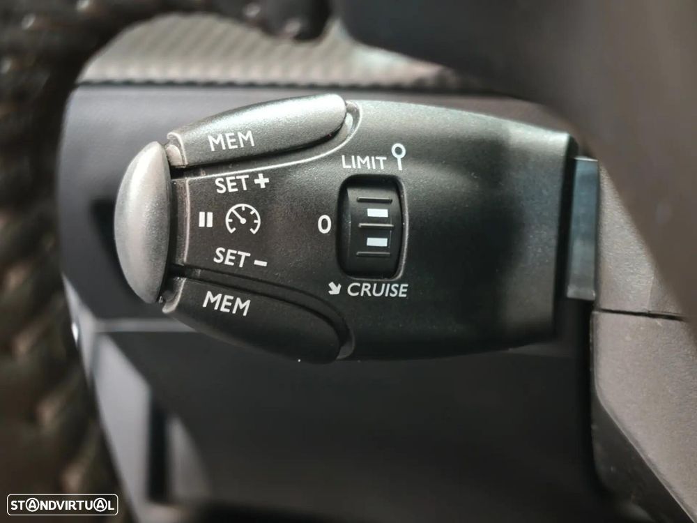 Peugeot 2008 1.2 PureTech Active - 17