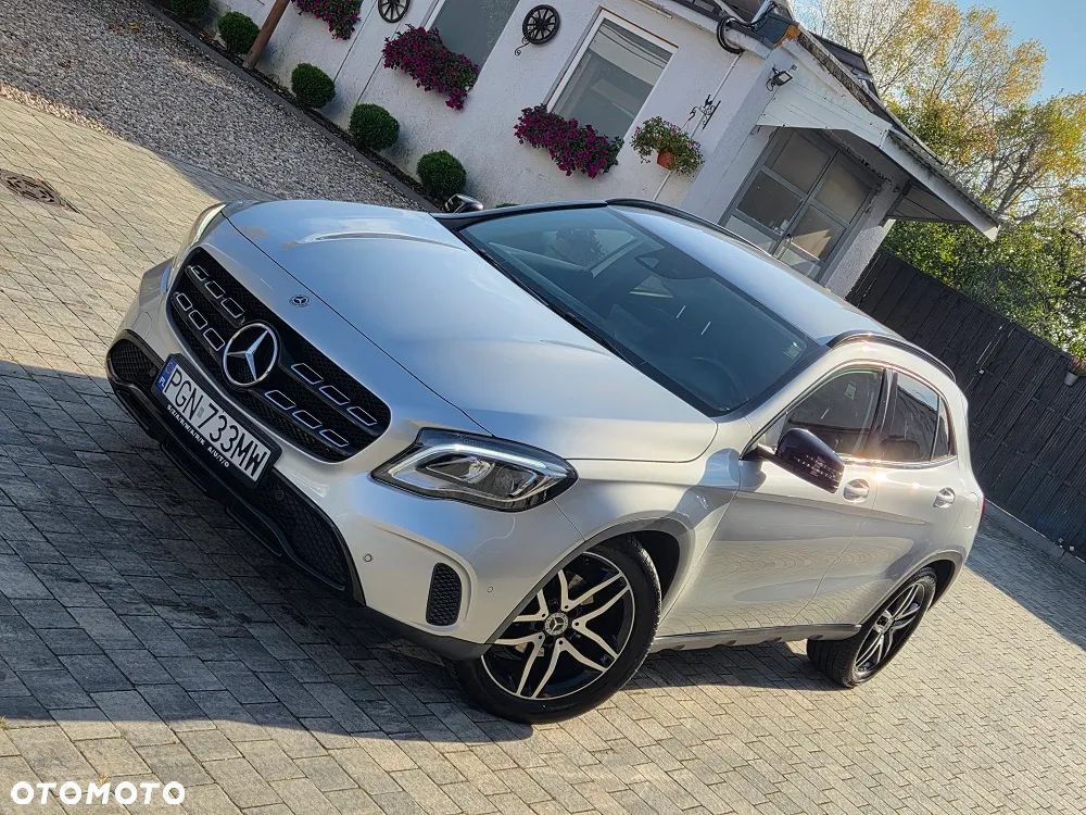 Mercedes-Benz GLA - 32