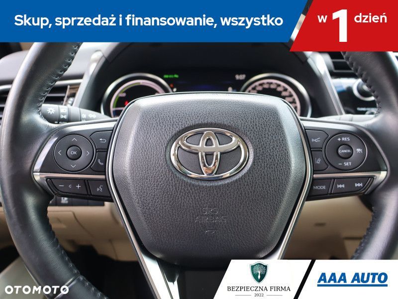 Toyota Camry - 18