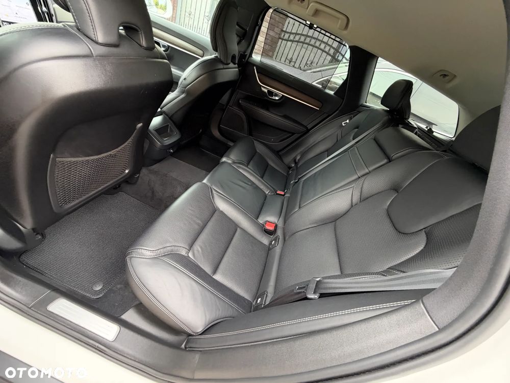 Volvo V90 Cross Country D5 AWD Pro - 34