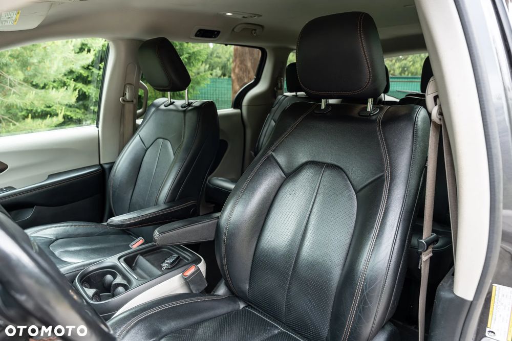 Chrysler Pacifica - 23