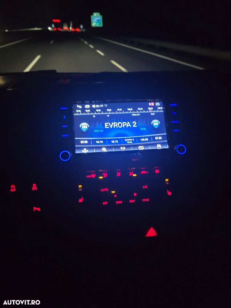 Volkswagen Transporter Caravelle Edition - 6