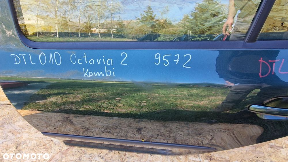 SKODA OCTAVIA 2 II KOMBI DRZWI TYŁ TYLNE LEWE LEWA KOD LAK.9572 - 2