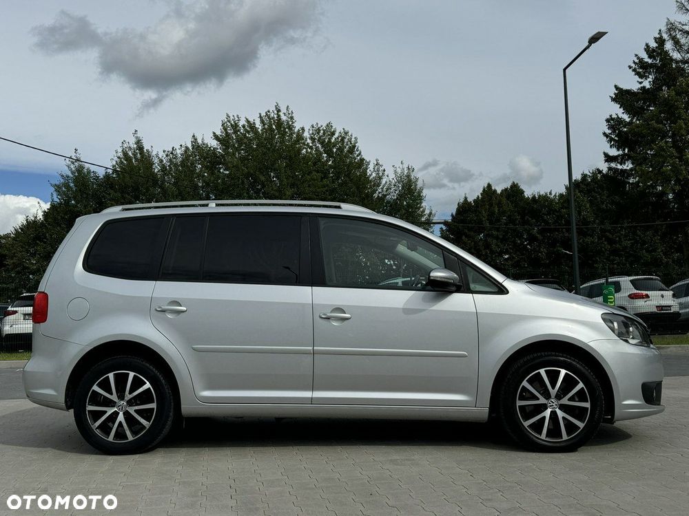 Volkswagen Touran - 12