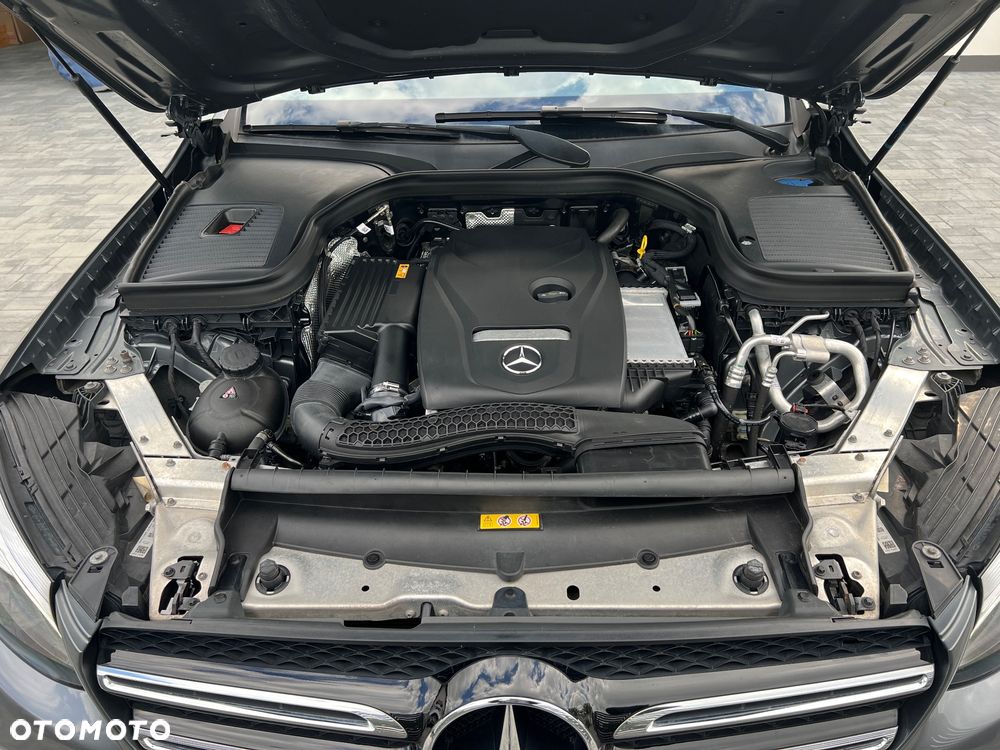 Mercedes-Benz GLC 250 4Matic 9G-TRONIC AMG Line - 29