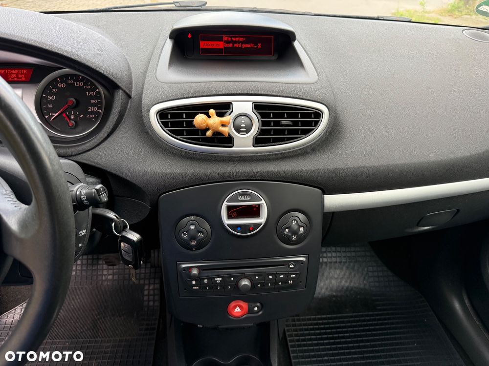 Renault Clio - 25