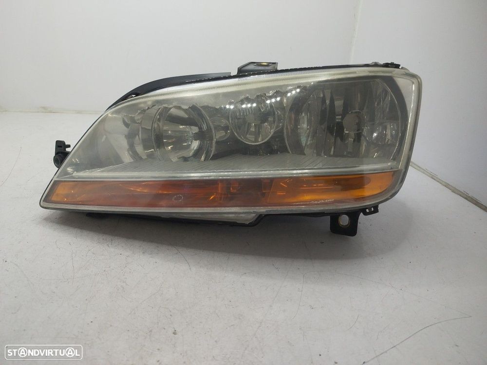 Farol/ Otica Dianteiro Esq Fiat Idea (350_) - 2