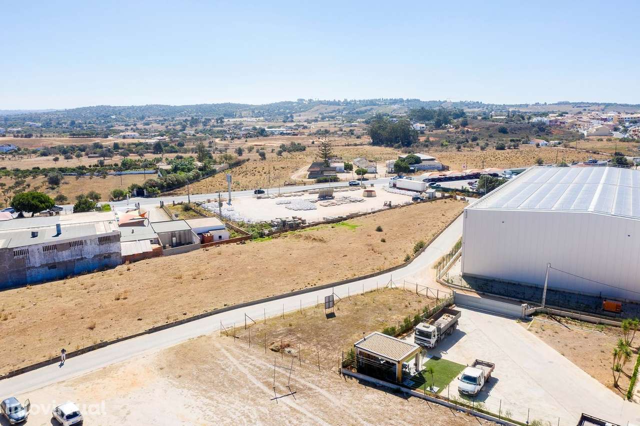 LOTE DE TERRENO PARA PROJETO COMERCIAL PERTO DE LAGOS - Grande imagem: 4/8