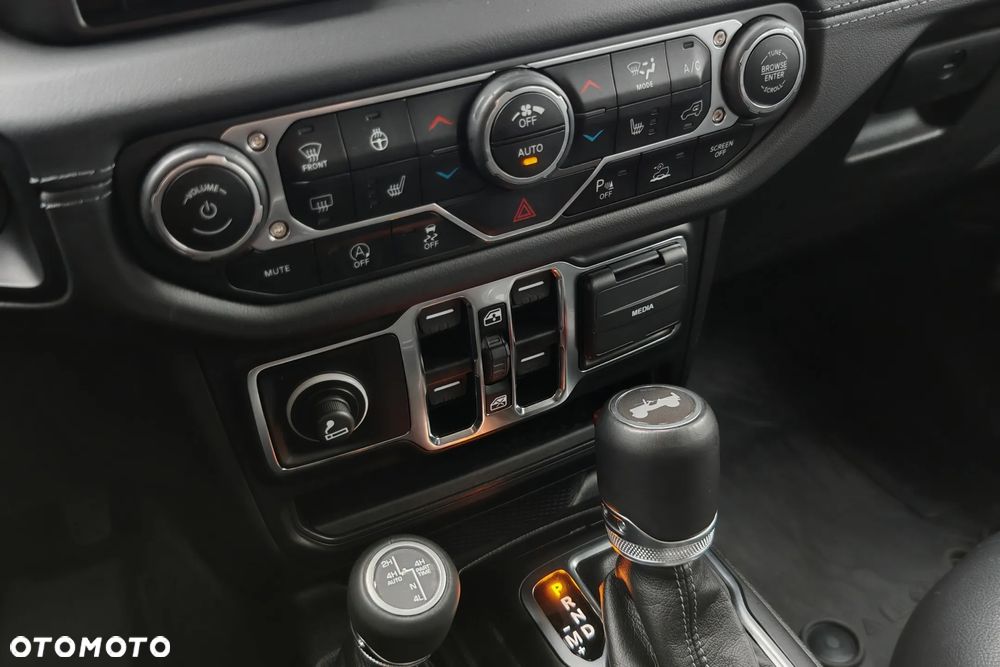 Jeep Wrangler Unlimited GME 2.0 Turbo Sahara - 28