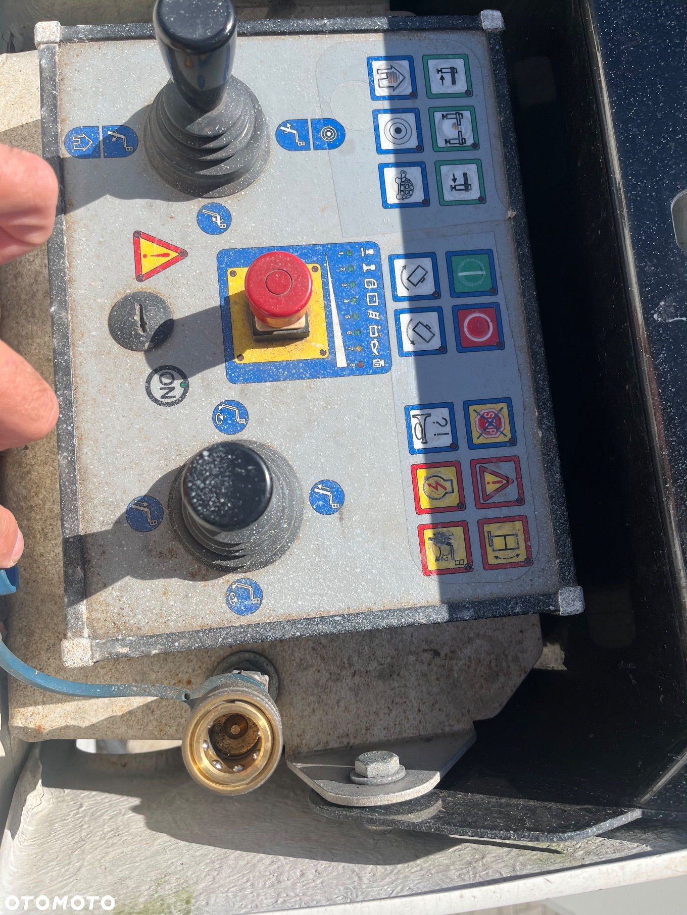 Nissan Podnośnik Koszowy Zwyżka Palfinger 210Bk 21 Metrów 16 w bok ! PILOT NA KABLU!! UDT !! Kosz 1000V Izolowany Jak Wumag Ruthmann Gsr - 19