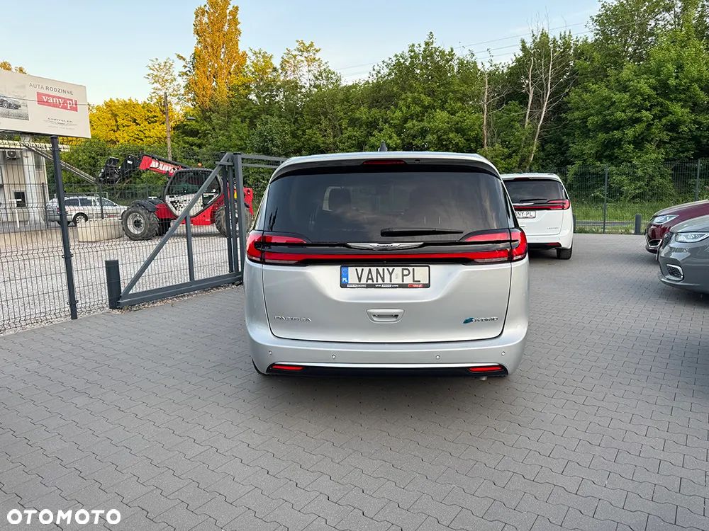 Chrysler Pacifica - 4
