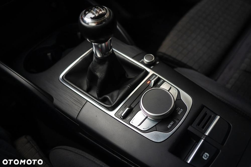 Audi A3 Sportback 2.0 TDI S line Sportpaket - 9