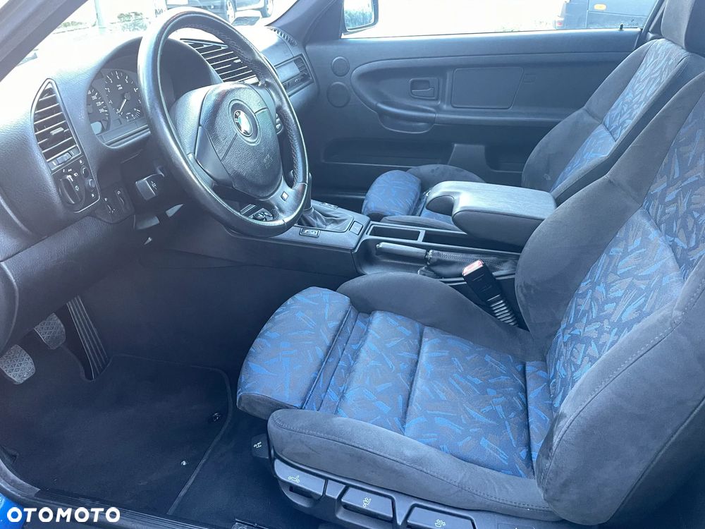 BMW Seria 3 323i - 8