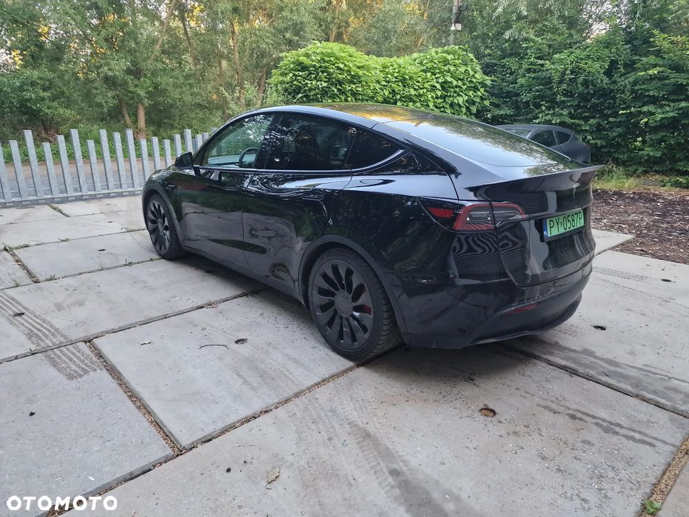 Tesla Model Y Performance AWD - 6