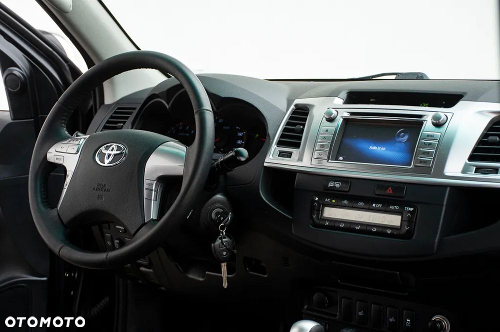 Toyota Hilux 3.0 D-4D Invincible - 10