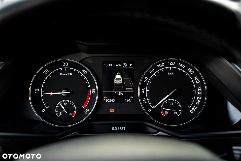 Skoda Superb 2.0 TDI 4x4 L&K DSG - 33