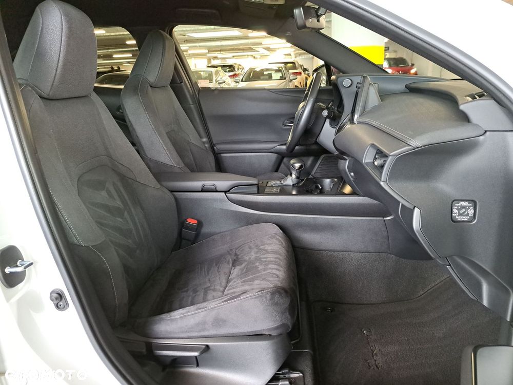 Lexus UX - 16