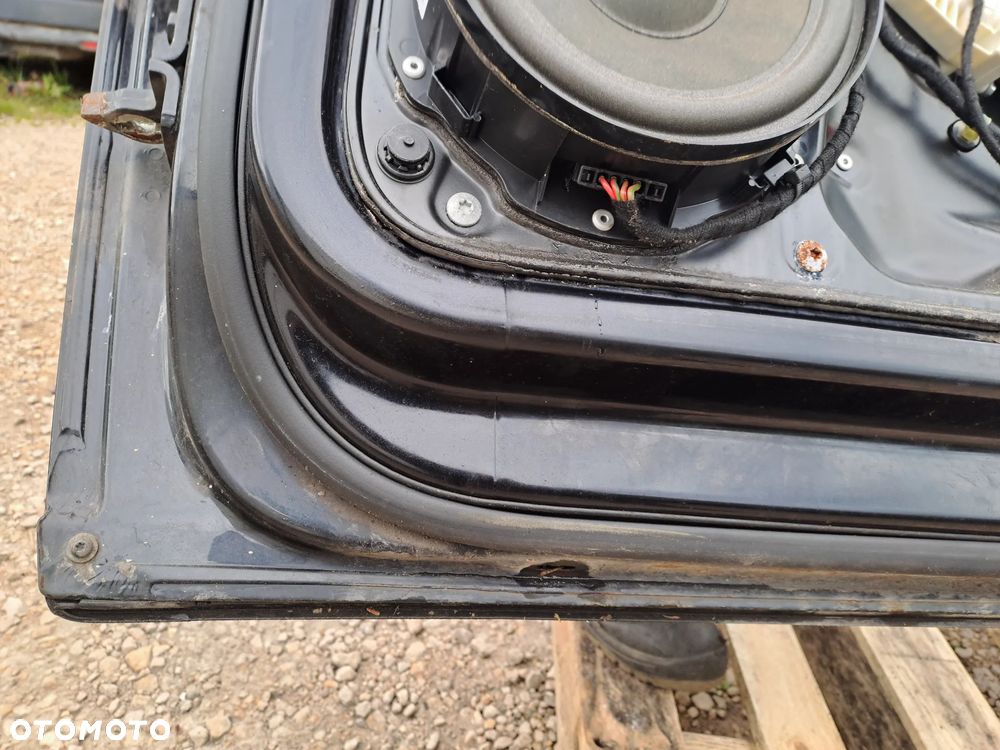 Volkswagen Passat B6 drzwi kompletne kod lakieru LC9X - 10