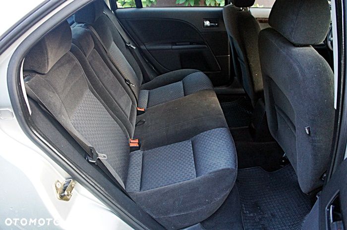 Ford Mondeo 1.8 Ghia - 20