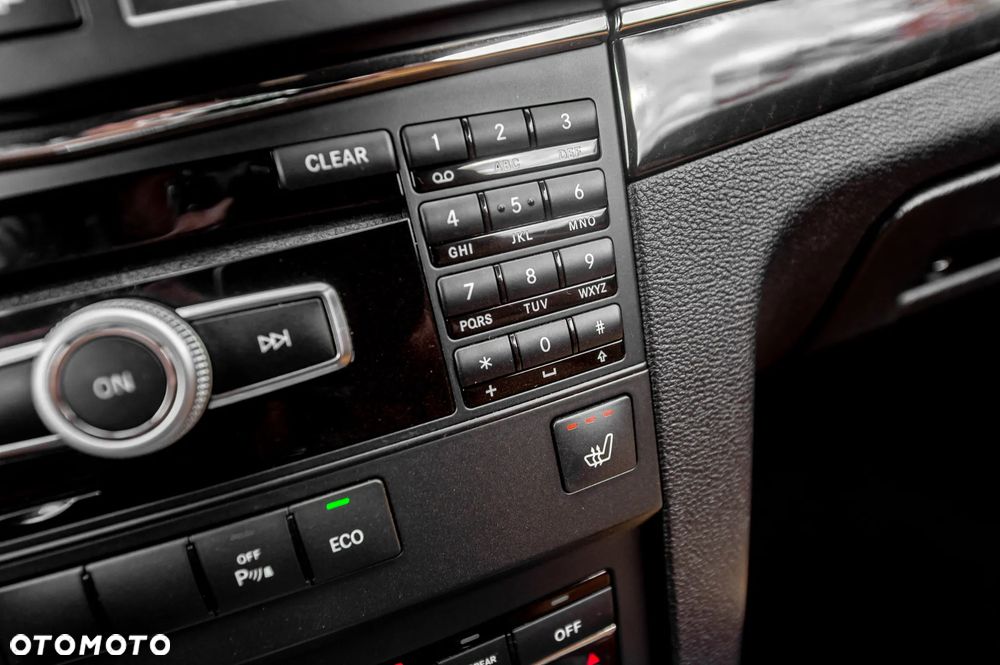 Mercedes-Benz Klasa E 250 BlueEFFICIENCY 7G-TRONIC Avantgarde - 29