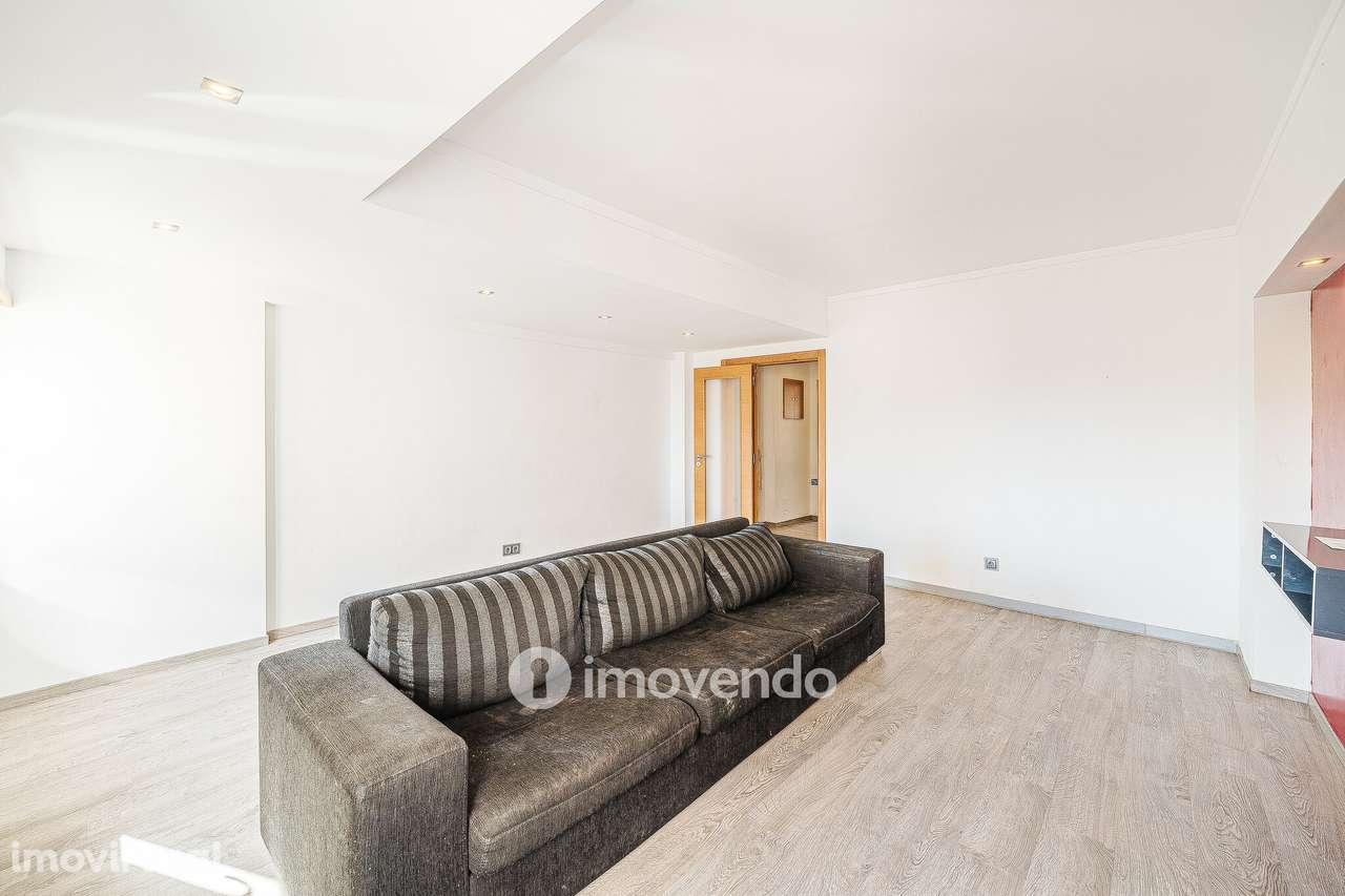 Apartamento T3 com áreas generosas e luz natural, no Carregado - Grande imagem: 5/47
