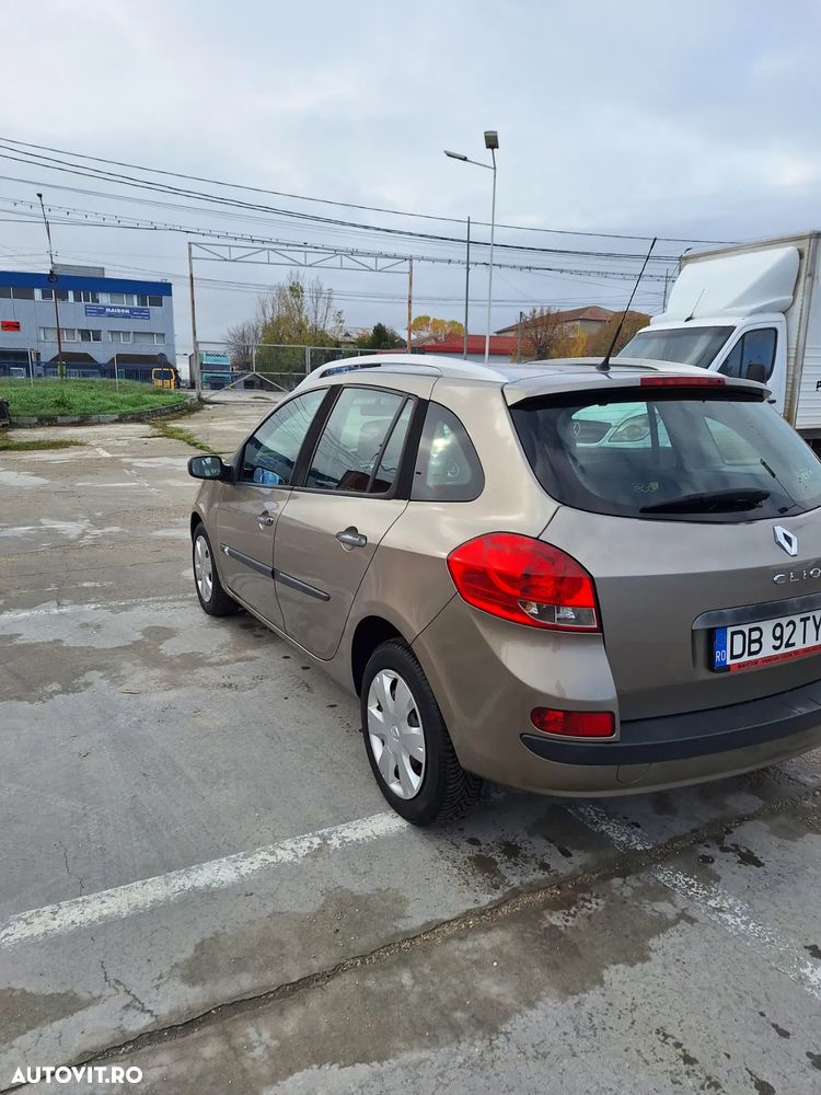 Renault Clio 1.2 16V Grandtour Authentique - 10