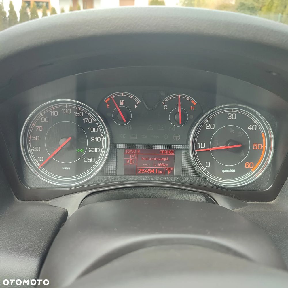 Fiat Croma 1.9 JTD Dynamic - 8