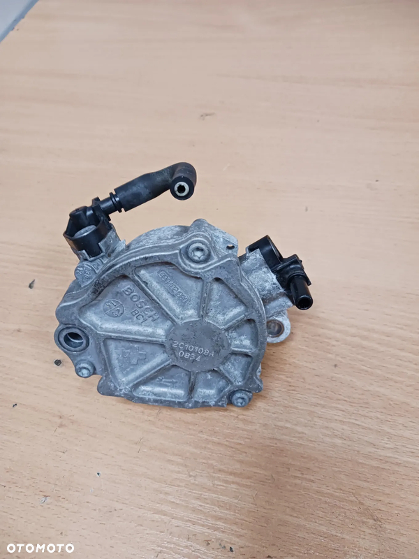 Pompa vacum Volvo 1.6 d2 S40 V50 C30 C70 S80 V70 S60 V60 9804021880