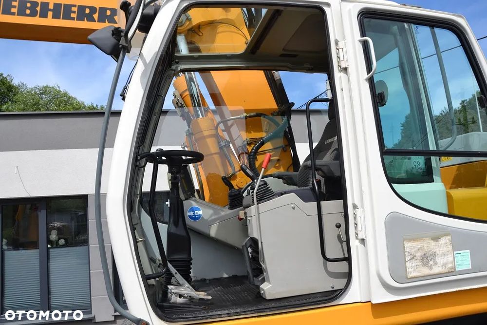 Liebherr A900 C - 20