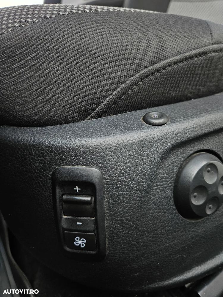 Volkswagen Passat Variant 2.0 TDI Blue TDI Highline - 11