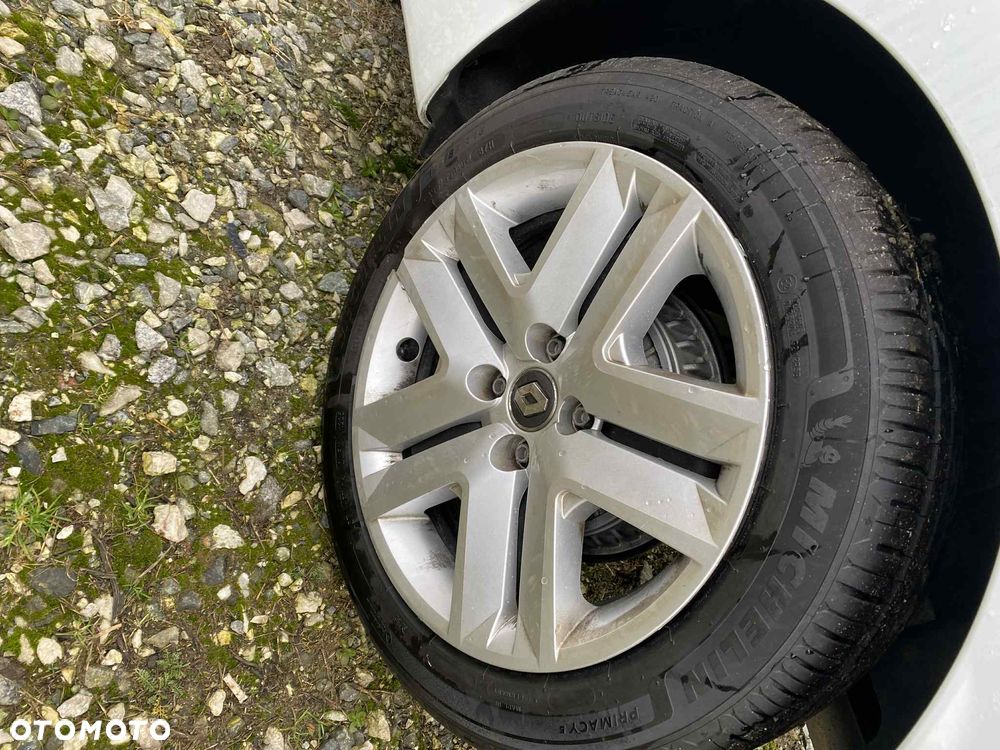 Renault Clio BLUE dCi 100 EVOLUTION - 19