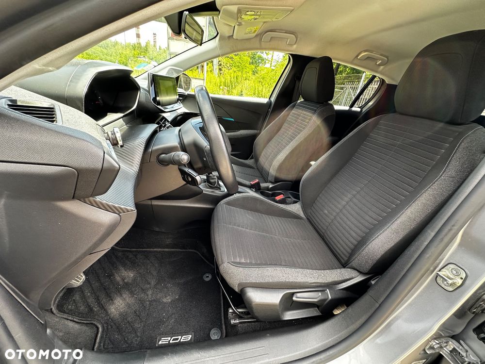 Peugeot 208 - 11