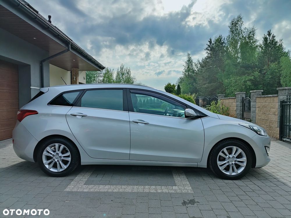 Hyundai i30 blue Kombi 1.6 CRDi Classic - 3