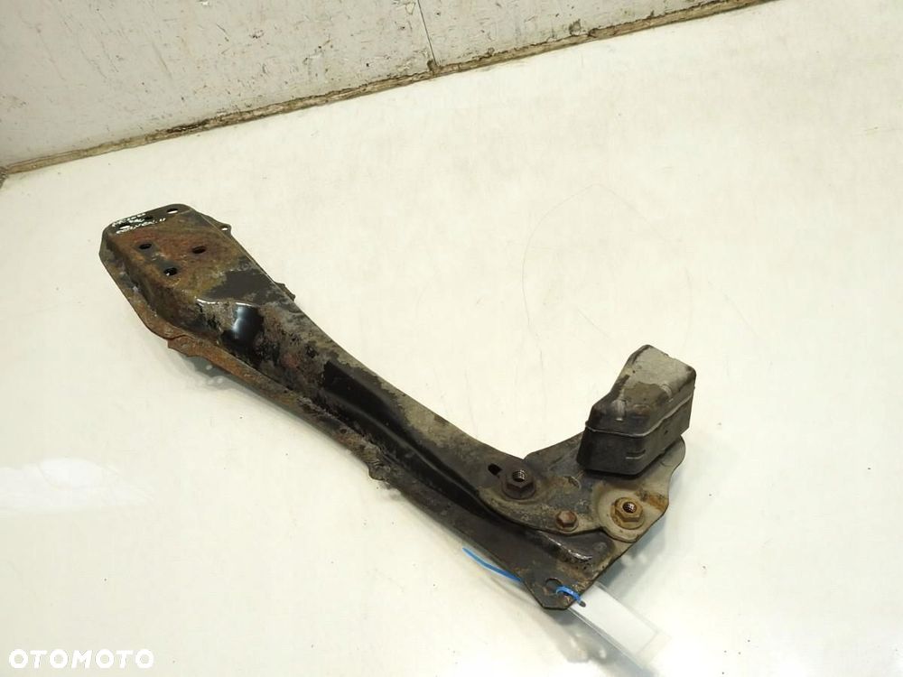 WSPORNIK BELKA SILNIKA TOYOTA COROLLA VERSO II 1.8 VVTI - 3