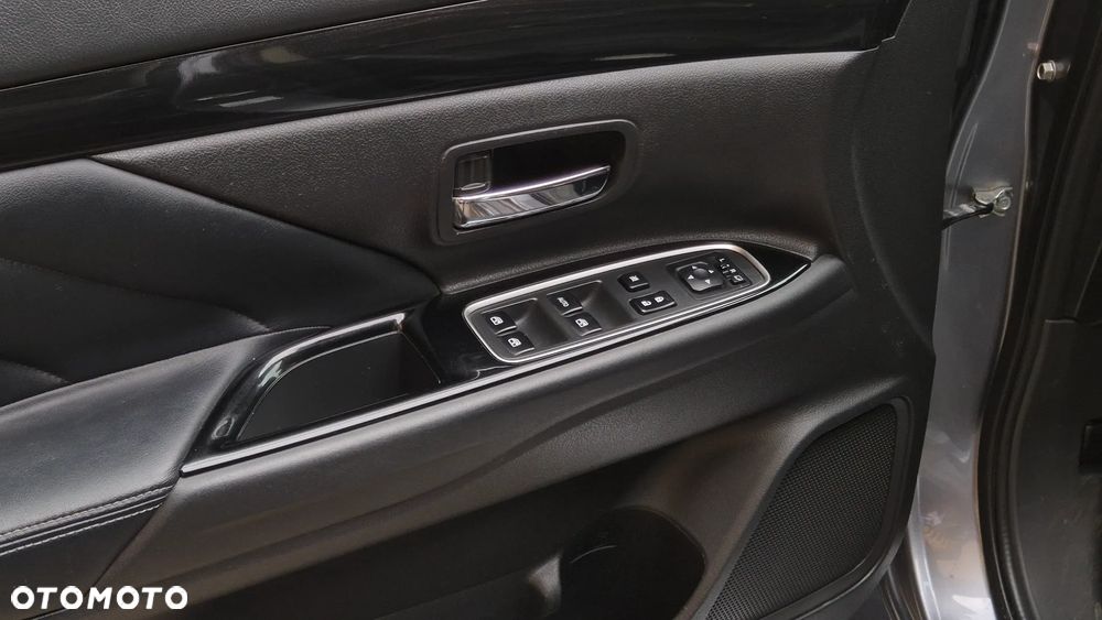 Mitsubishi Outlander - 13