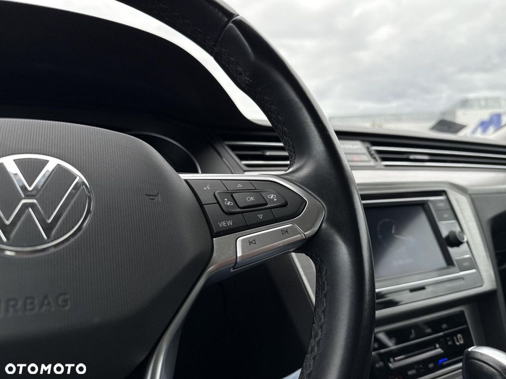 Volkswagen Passat - 16