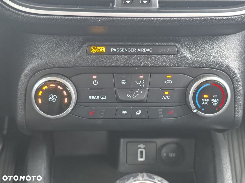 Ford Focus 1.5 EcoBlue Connected - 12