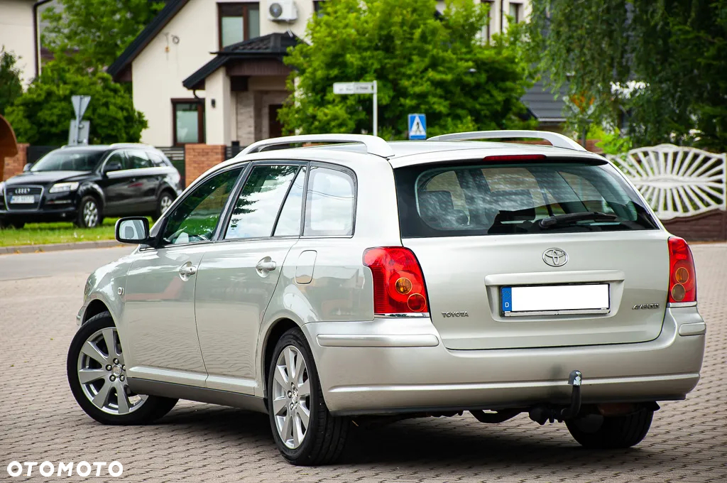 Toyota Avensis 1.8 VVT-i Combi Team - 14