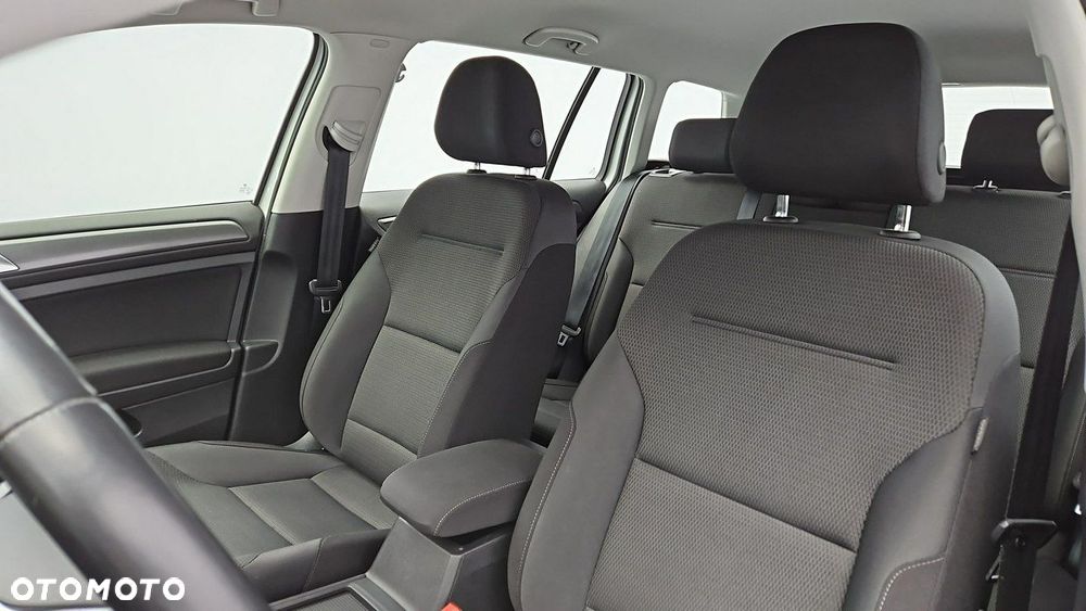 Volkswagen Golf - 11